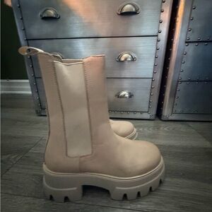 THURSDAY BOOT CO REIGN CREAM women’s size 7 like new chunky boots MSRP $168